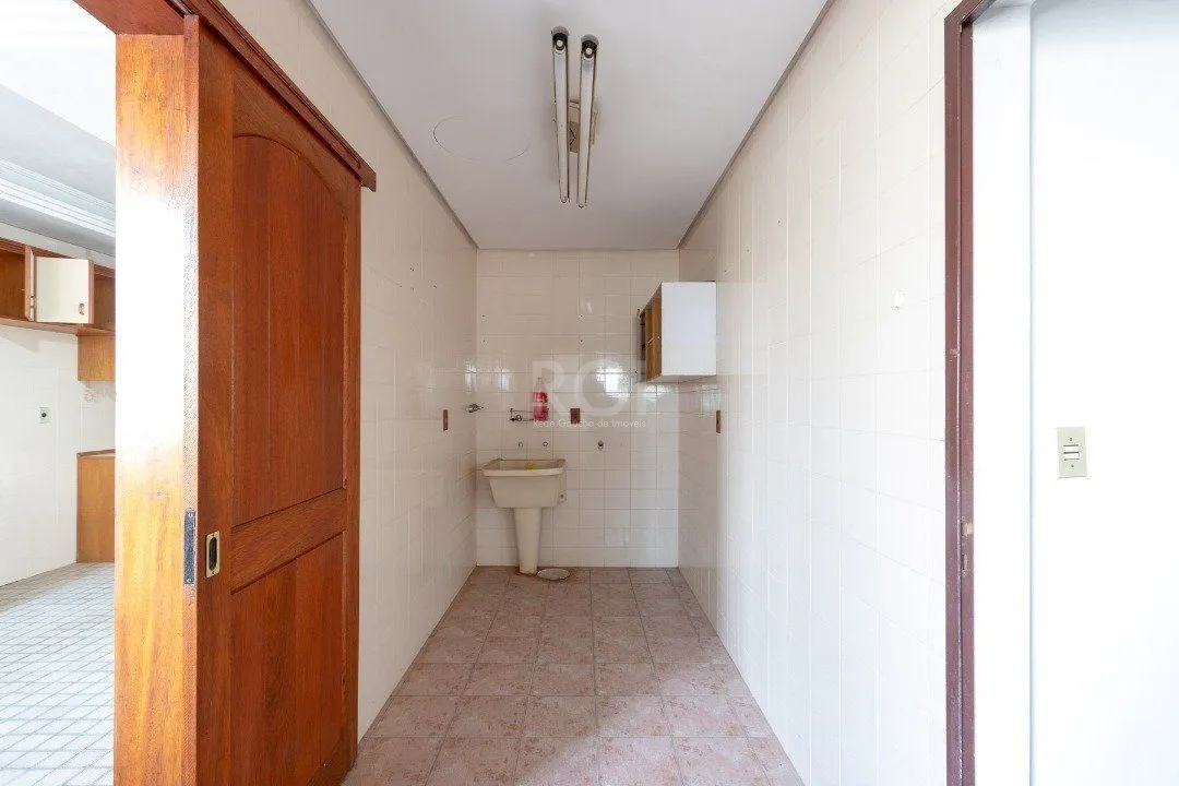 Imagem Casa para Venda - 460m², 4 dormitórios, sendo 1 suites, 4 vagas - Cristal