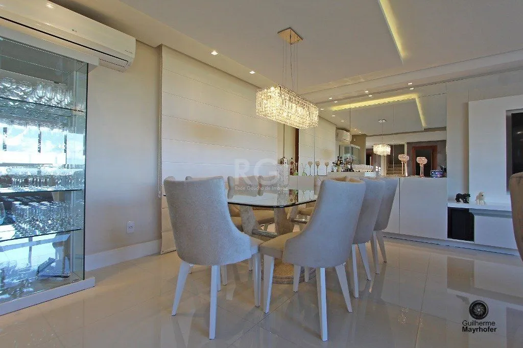 Imagem Casa para Venda - 445.52m², 4 dormitórios, sendo 4 suites, 4 vagas - Teresópolis