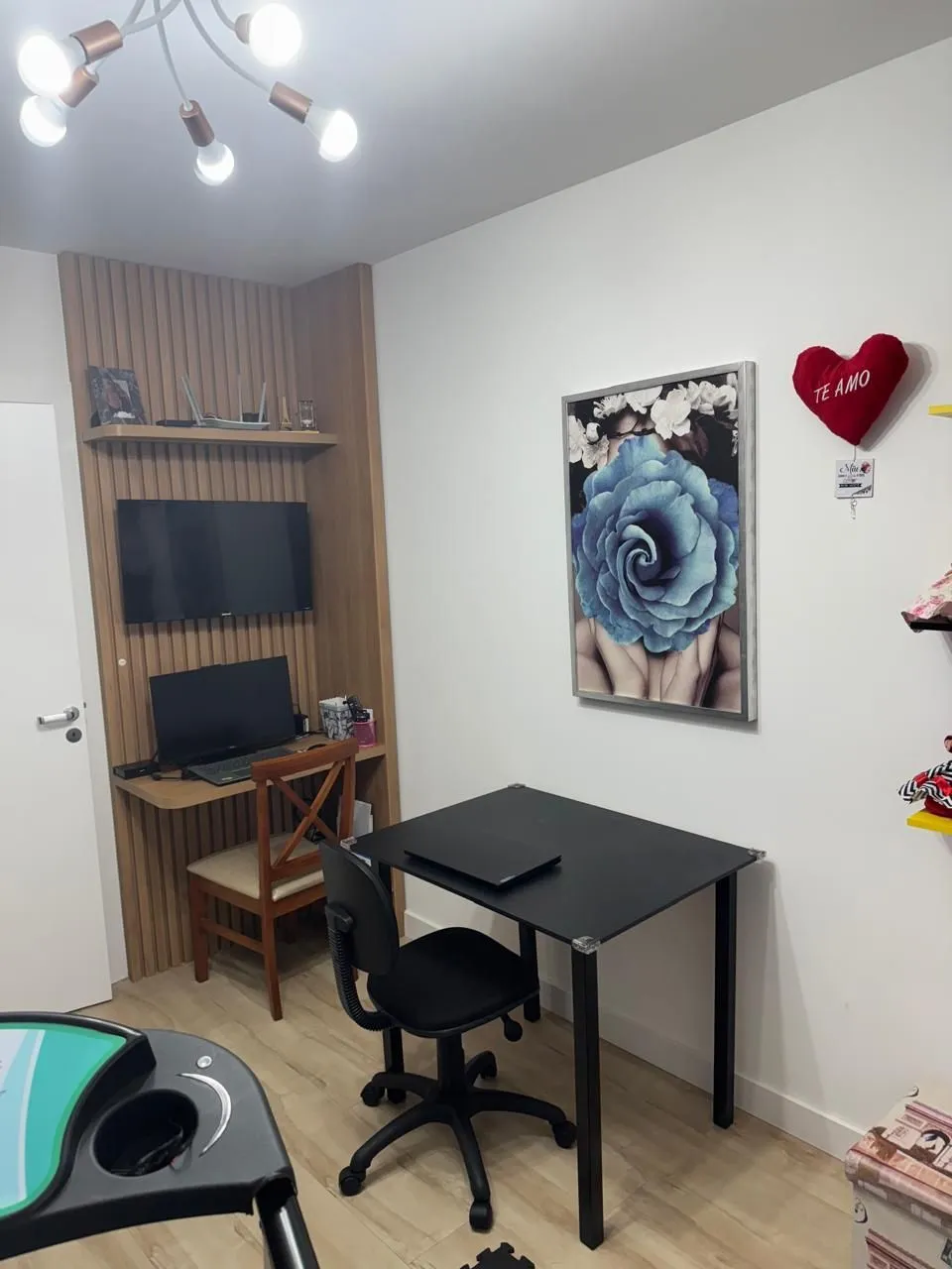 Imagem Semi-mobiliado, 3 dormitórios, 2 vagas lado a lado - Jardim Planalto