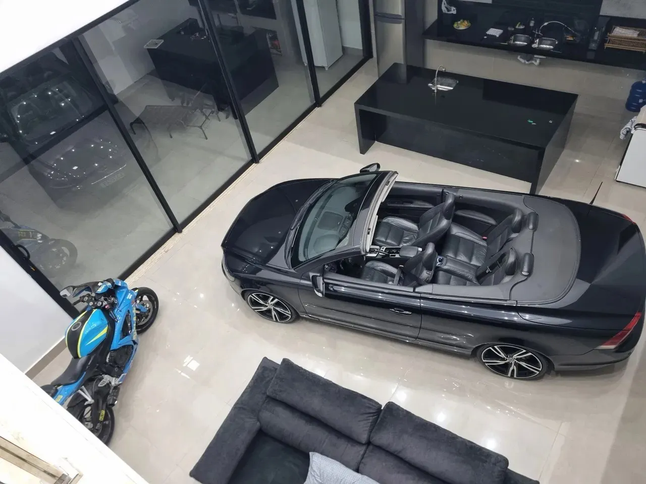 Imagem Sobrado de 1050m² Localizado no Residencial Villagio Ipanema II.