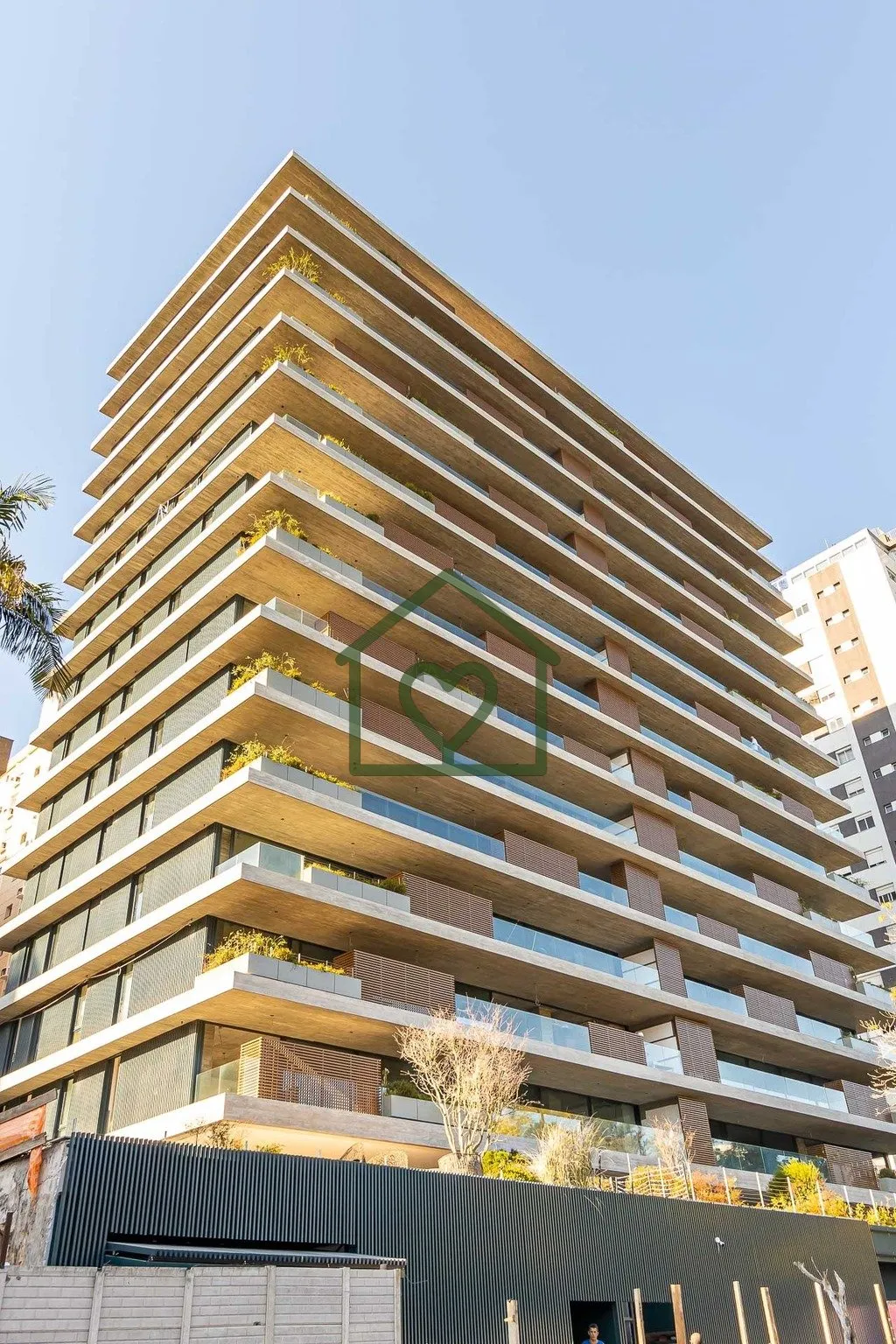 Imagem Apartamento de andar inteiro no 14º andar, com vista definida para toda cidade. São 317m², 3 suí...
