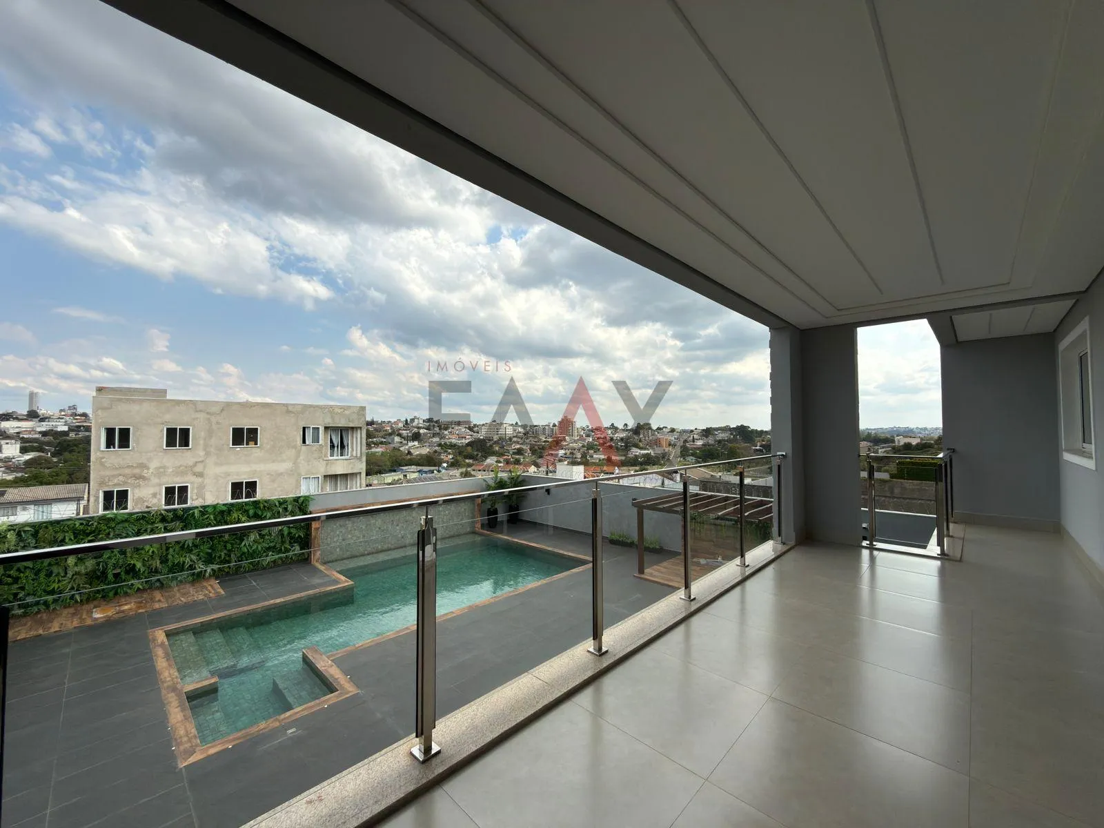 Imagem Sobrado alto padrão com 3 suítes à venda,595.00 m², DOS ESTADOS, GUARAPUAVA - PR