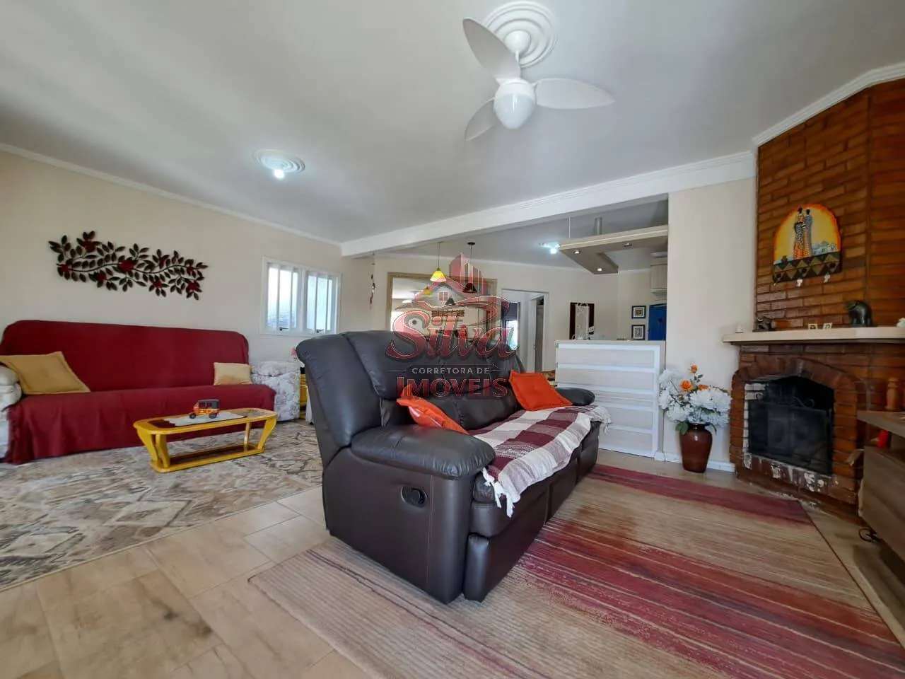 Imagem Casa com Piscina e 750m² de Terreno no Centro de Imbé