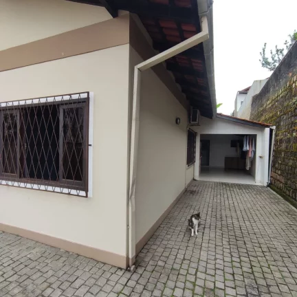 Imagem Residência averbada à venda em Joinville, bairro Floresta.