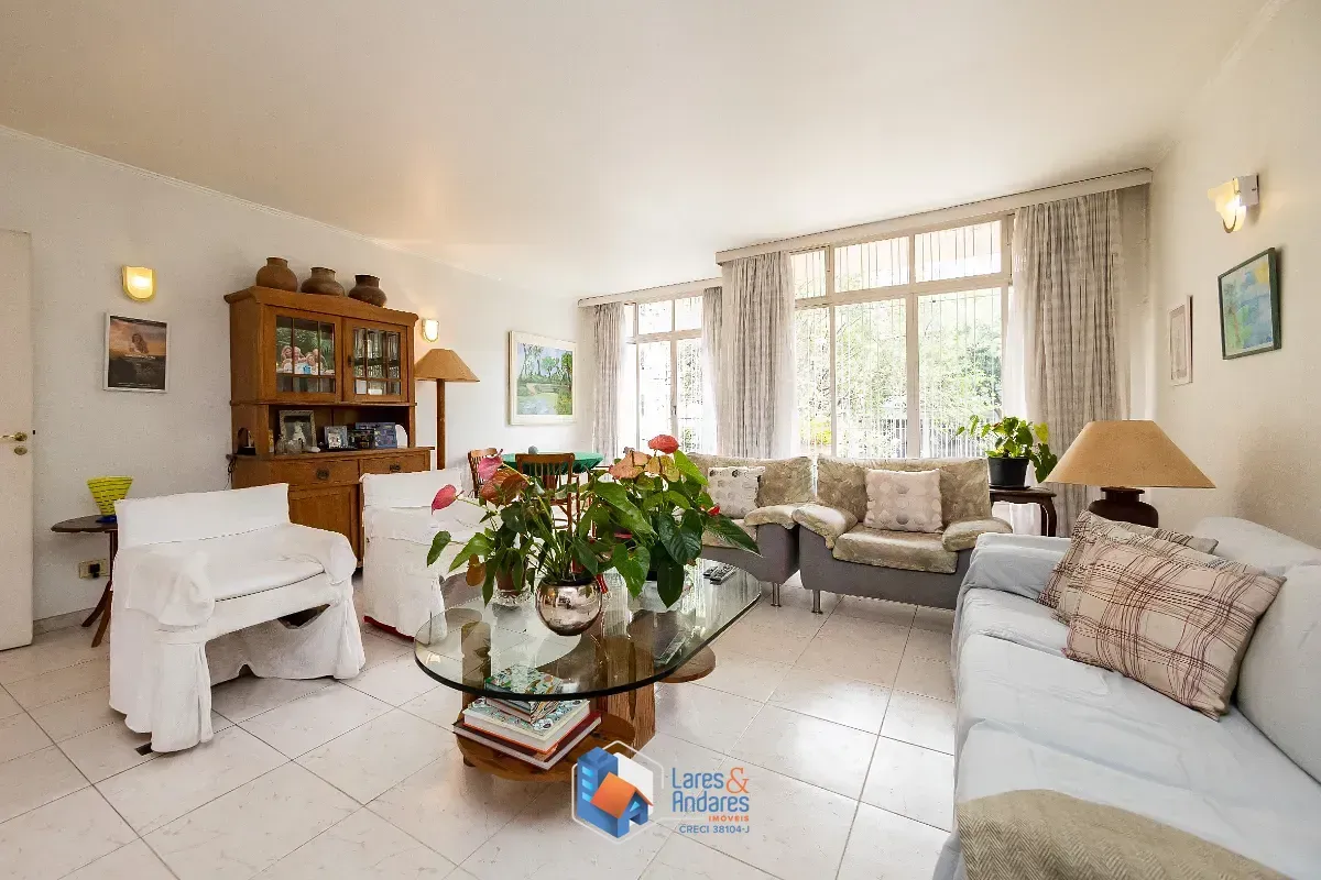 Imagem Sobrado para venda em Vila Madalena com 5 quartos, sendo 2 suítes, 256m²