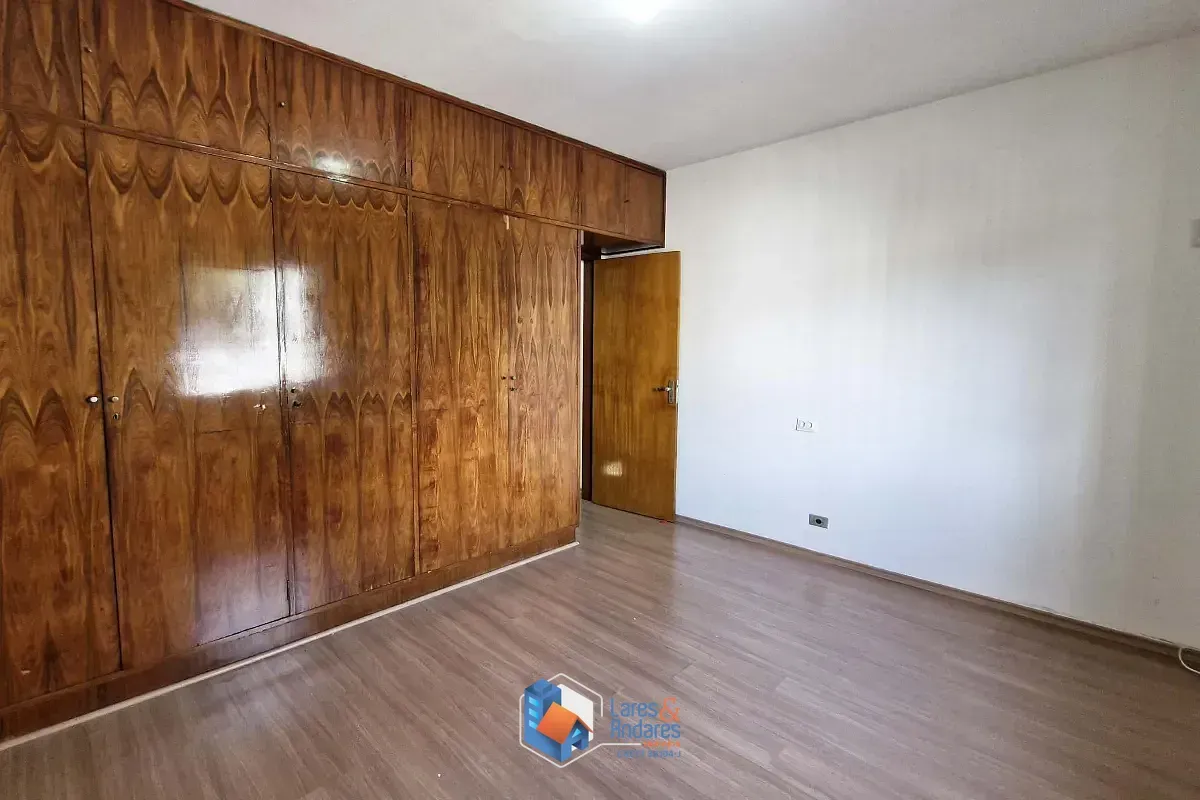 Imagem Sobrado para venda em Vila Baruel com 6 quartos, sendo 2 suítes, 240m²