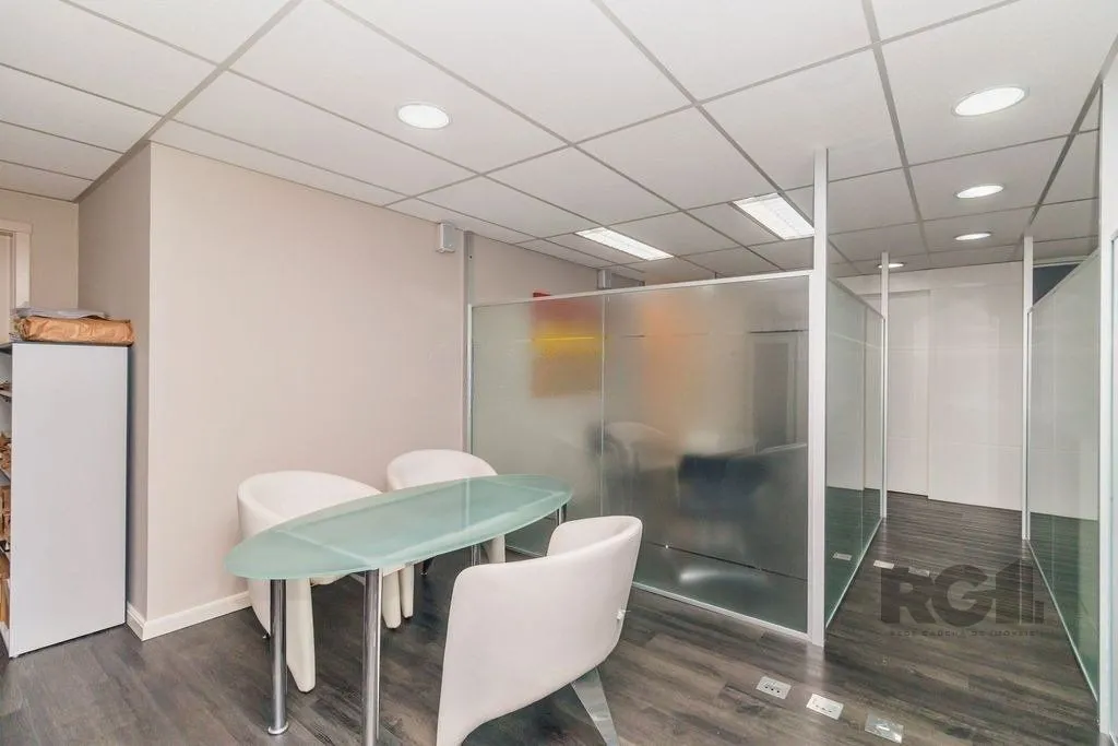 Imagem Excelente sala comercial de 140m² no centro.
