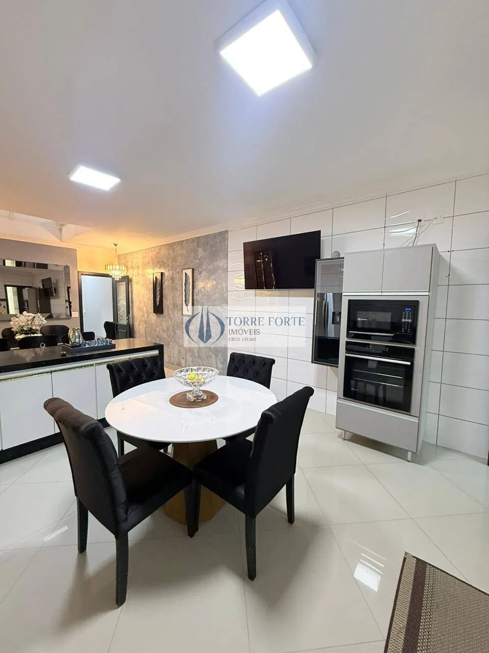 Imagem Linda casa com 4 dormitorios 4 suites 2 vagas na Penha.