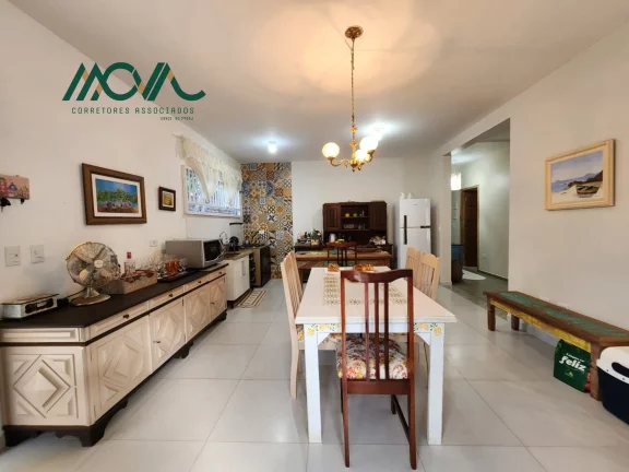 Imagem Casa no Balneário Princesa do Mar - em Itapoá, 3 quartos sendo 01 suíte