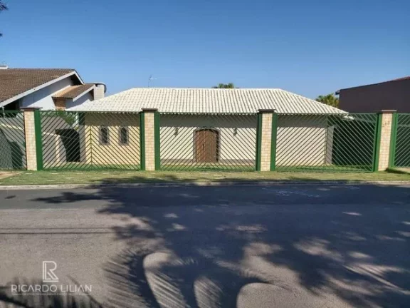 Atibaia - Casa de alto padrão com 4 dormitórios sendo 2 suítes, piscina, area gourmet e 10 vagas a venda
