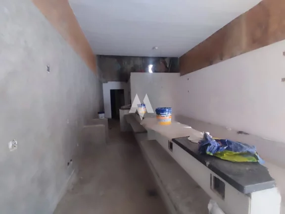 Imagem Oportunidade Única para seu Negócio! Casa Sobreloja Recém-Reformada em Localização Privilegiada para Comércio