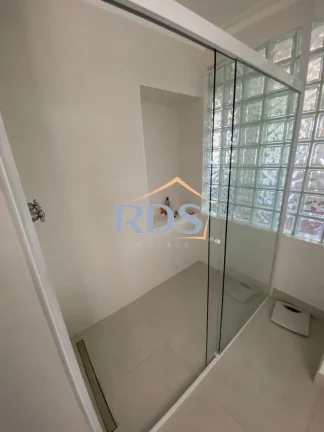 Imagem Vende apartamento de 158m² com 3 dormitórios e duas vagas no Caxingui