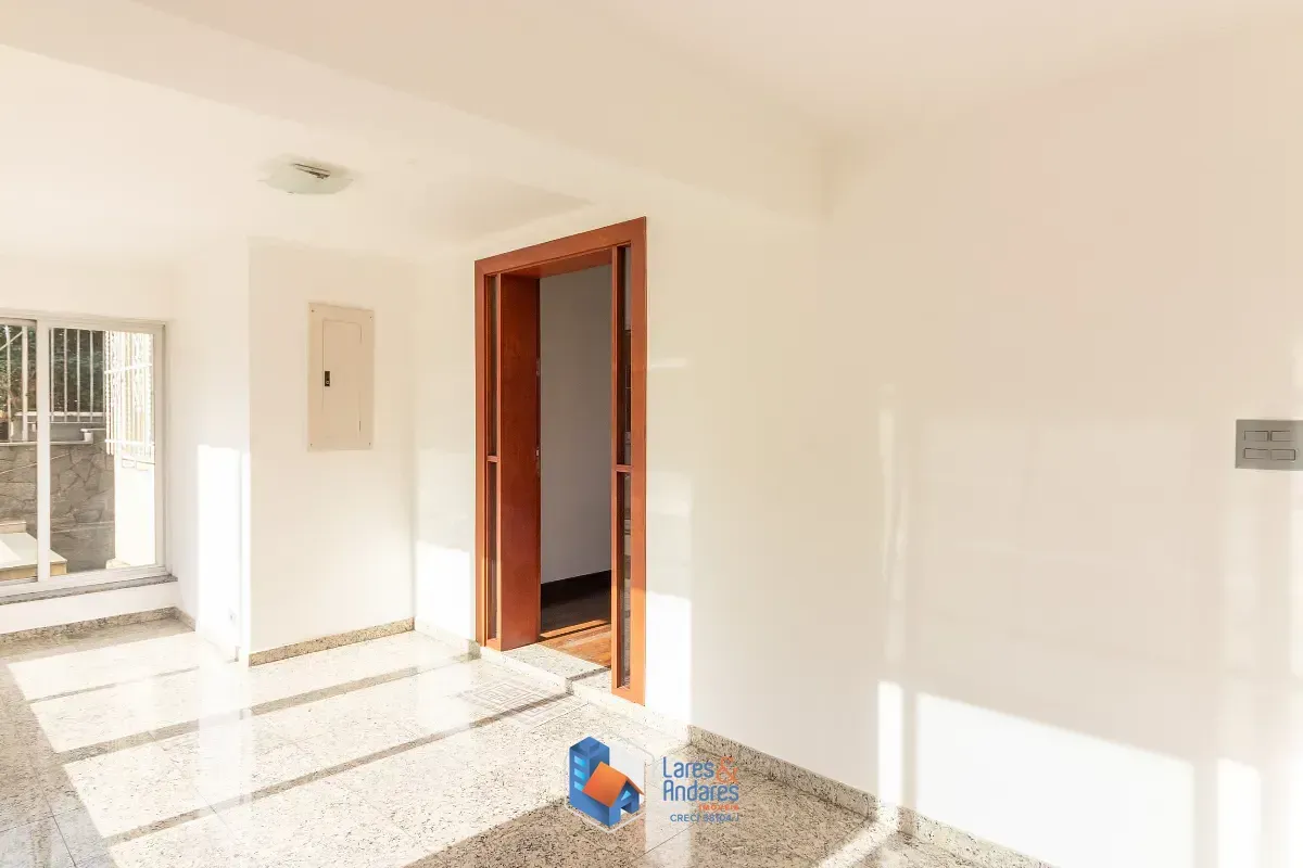 Imagem Casa para venda em Campo Belo com 4 quartos, sendo 3 suítes, 280m²