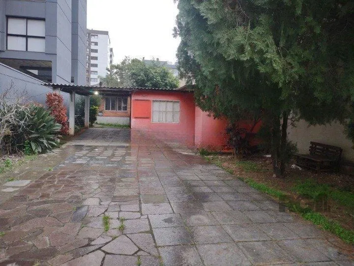 Imagem Casa de 2 quartos, com edícula, próximo a Av. Wenceslau Escobar
