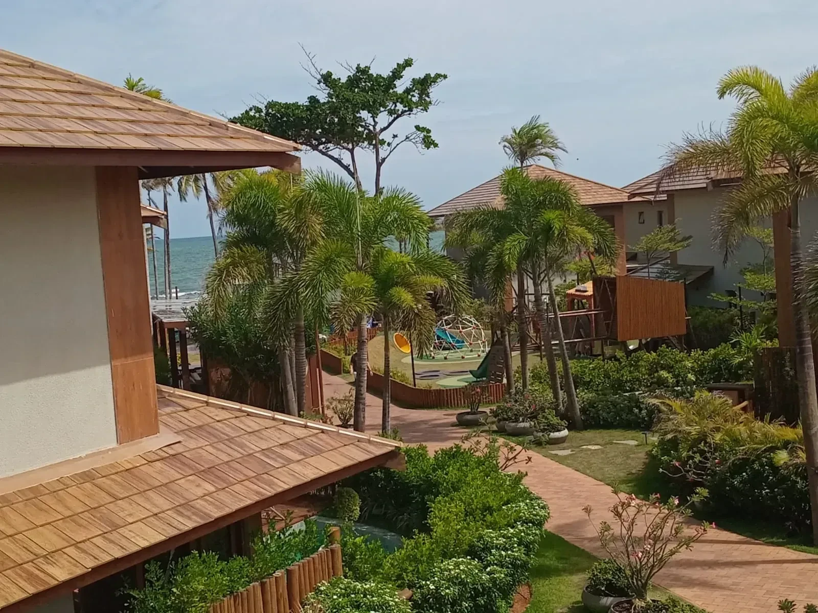Imagem Casa de Condomínio com 4 Quartos à Venda, 180 metros em Dois de Julho - Camaçari