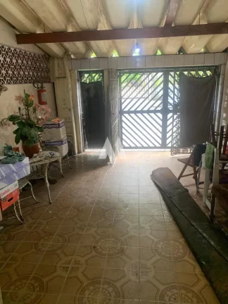 Imagem Casa Sobreposta Alta com Edícula em Santos,145m², 3 Vagas de Garagem e no bairro do Boqueirão