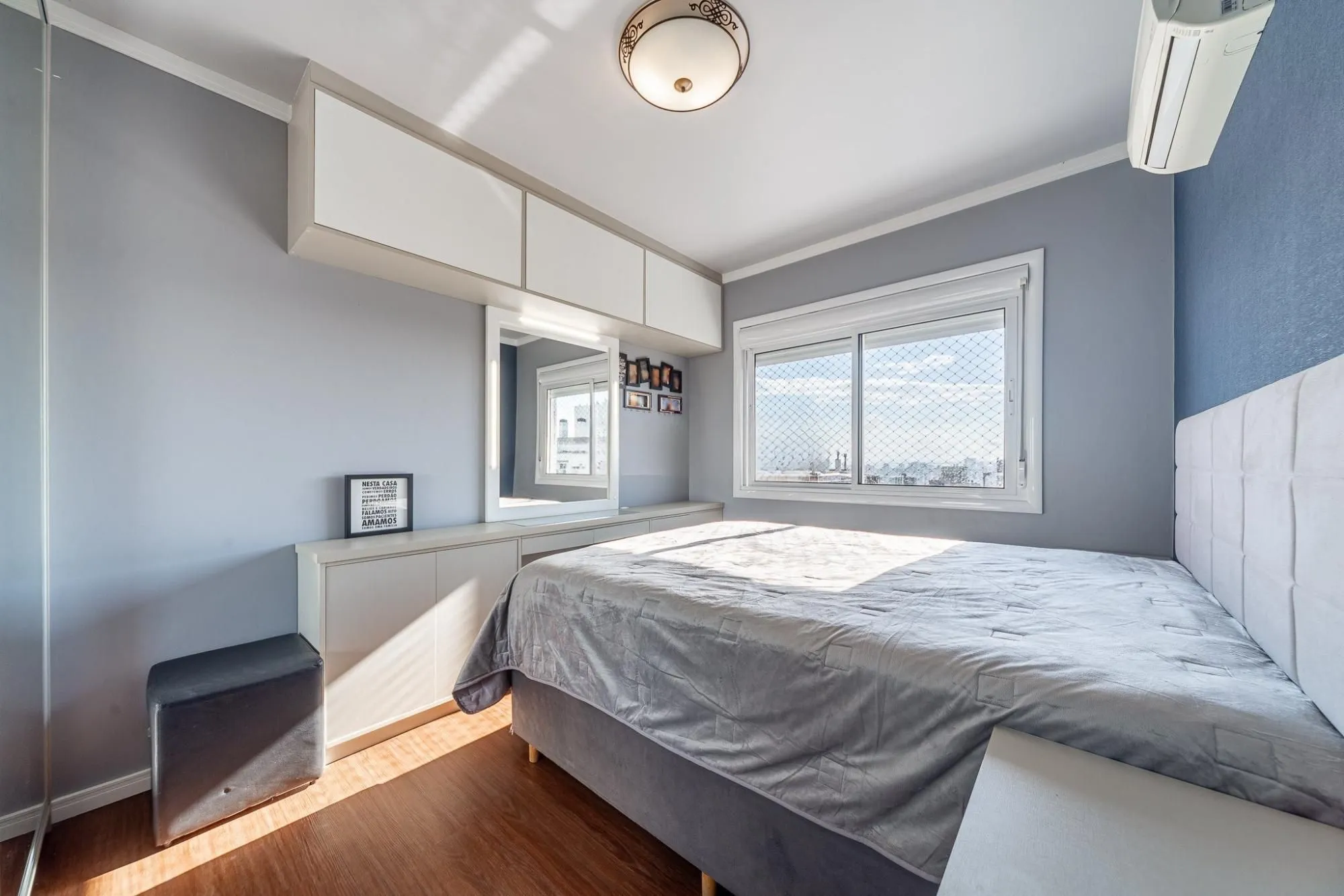 Imagem Apartamento 2 Dormitórios com Suíte e 2 Vagas no Petrópolis - 75m²