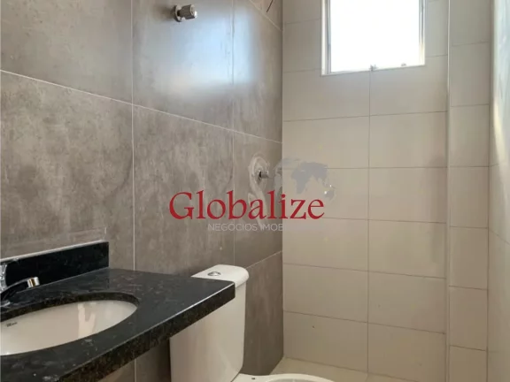 Imagem Casa sobreposta alta à venda com 72m², 2 quartos, 1 suíte, churrasqueira por R$315.000,00 em Santos