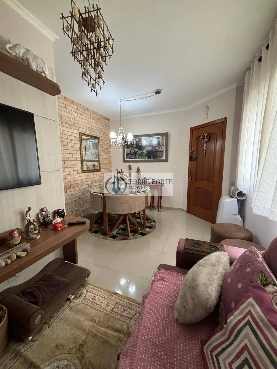 Imagem Ótima casa em condomínio fechado com 140 m² 3 suítes 2 vagas de garagem