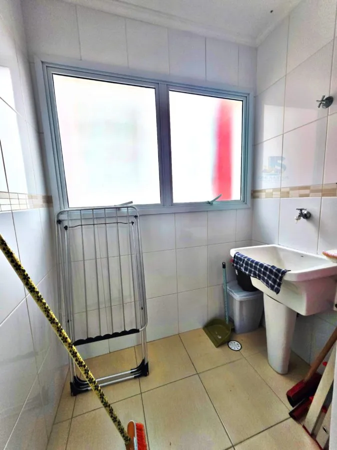 Imagem A VENDA SOFISTICAÇÃO E CONFORTO FRENTE AO MAR COM 90m² | 2 Dormitórios | 2 VAGAS DE GARAGEM COBERTAS + VARANDA GOURMET EQUIPADA.