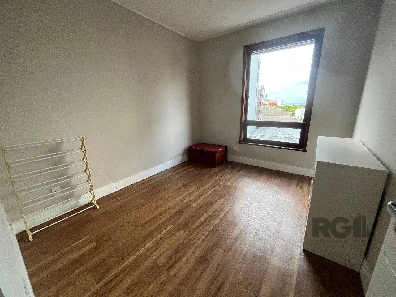 Imagem Apartamento de três quartos, suíte e uma vaga de garagem no bairro Independência em Porto Alegre.