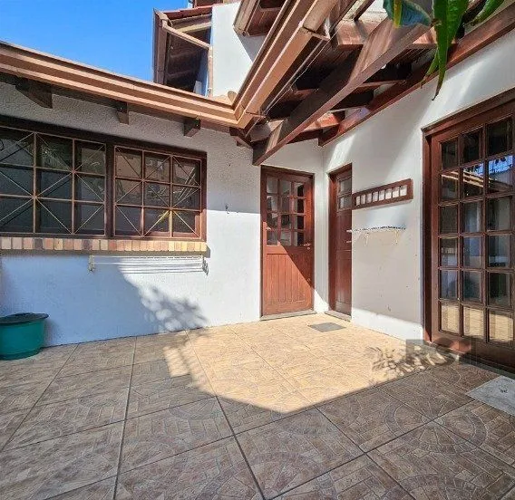Imagem Casa de 3 dormitórios com 2 vagas de garagem no bairro Jardim Isabel
