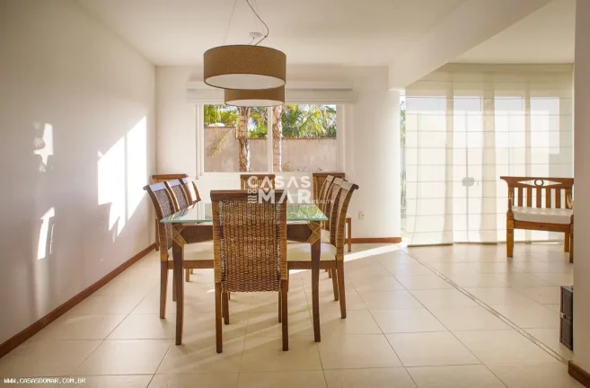 Imagem Casa em Condomínio à Venda em Geribá, Búzios-RJ: 4 Quartos, 4 Suítes, 5 Banheiros, 2 Vagas, 450 m².