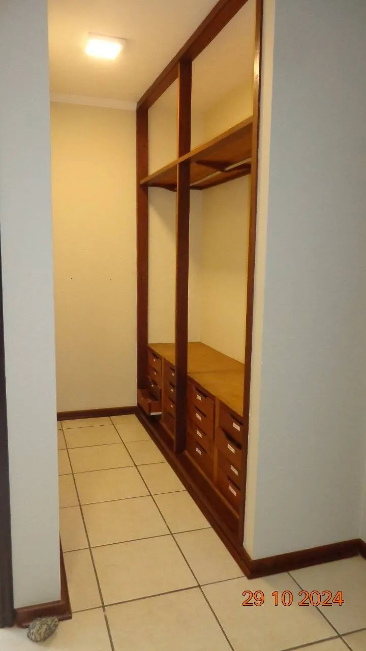 Imagem Casa de Alto Padrão com 4 Suítes em Alphaville, Santana de Parnaíba