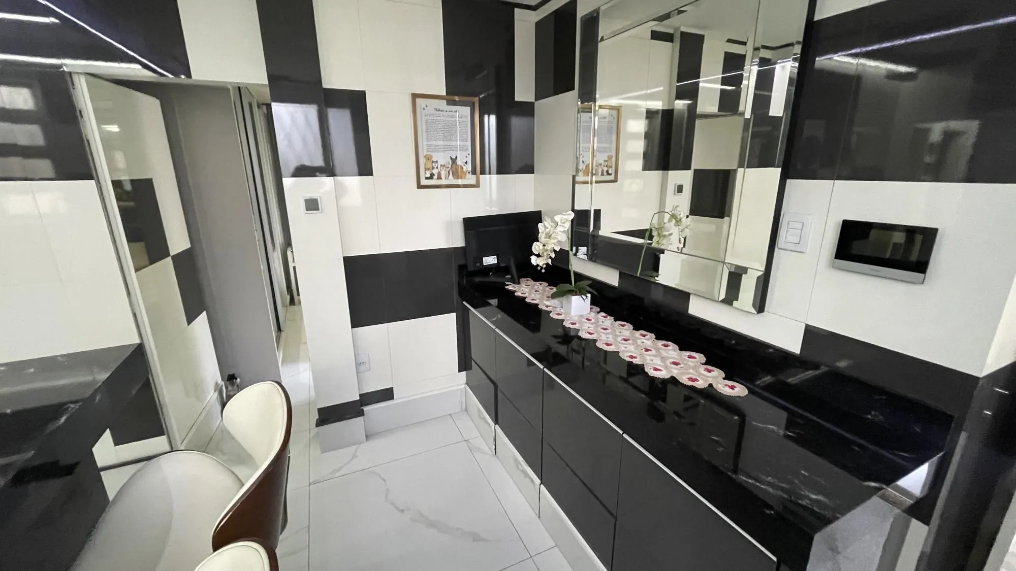 Imagem Casa térrea com 2 suítes com amplo pátio,