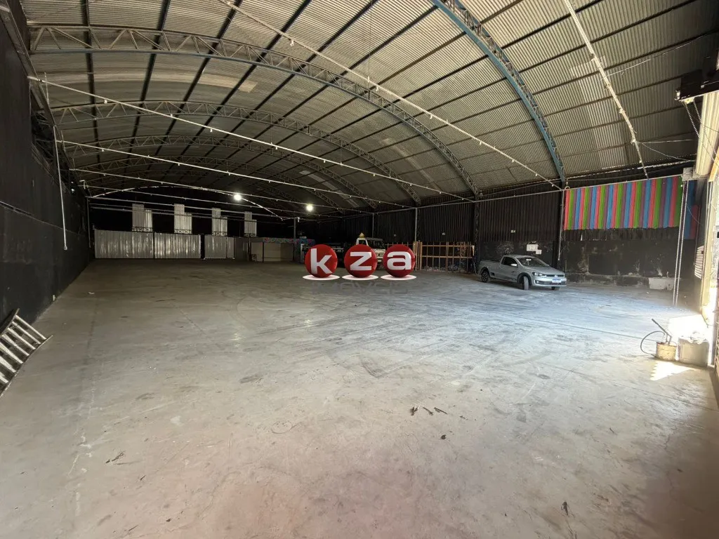 Imagem Galpão Comercial para Locação em Vinhedo-SP, Bairro Jardim Alves Nogueira: 2 Salas, 3 Banheiros, 5 Vagas de Garagem, 850m².