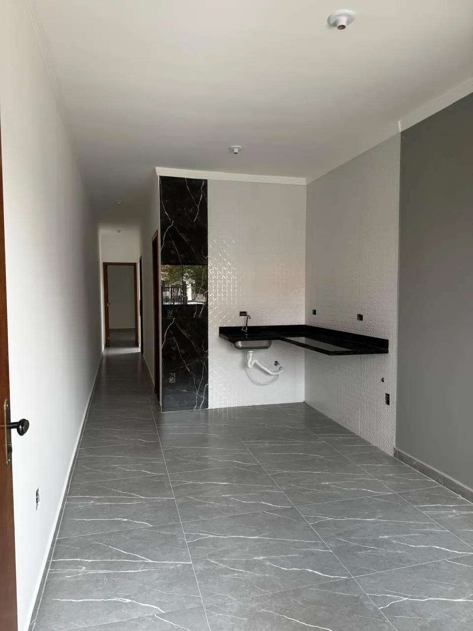 Imagem Casa nova, construída em 2025, 51,90 m² de área construída, 2 dormitórios, 1 banheiro, sala, cozinha, área de serviço e garagem para 1 carro e 1 noto.