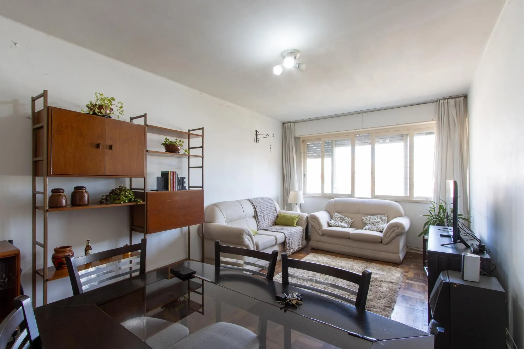 Imagem Apartamento de 3 dormitórios com uma vaga de garagem à venda no bairro Menino Deus - Porto Alegre