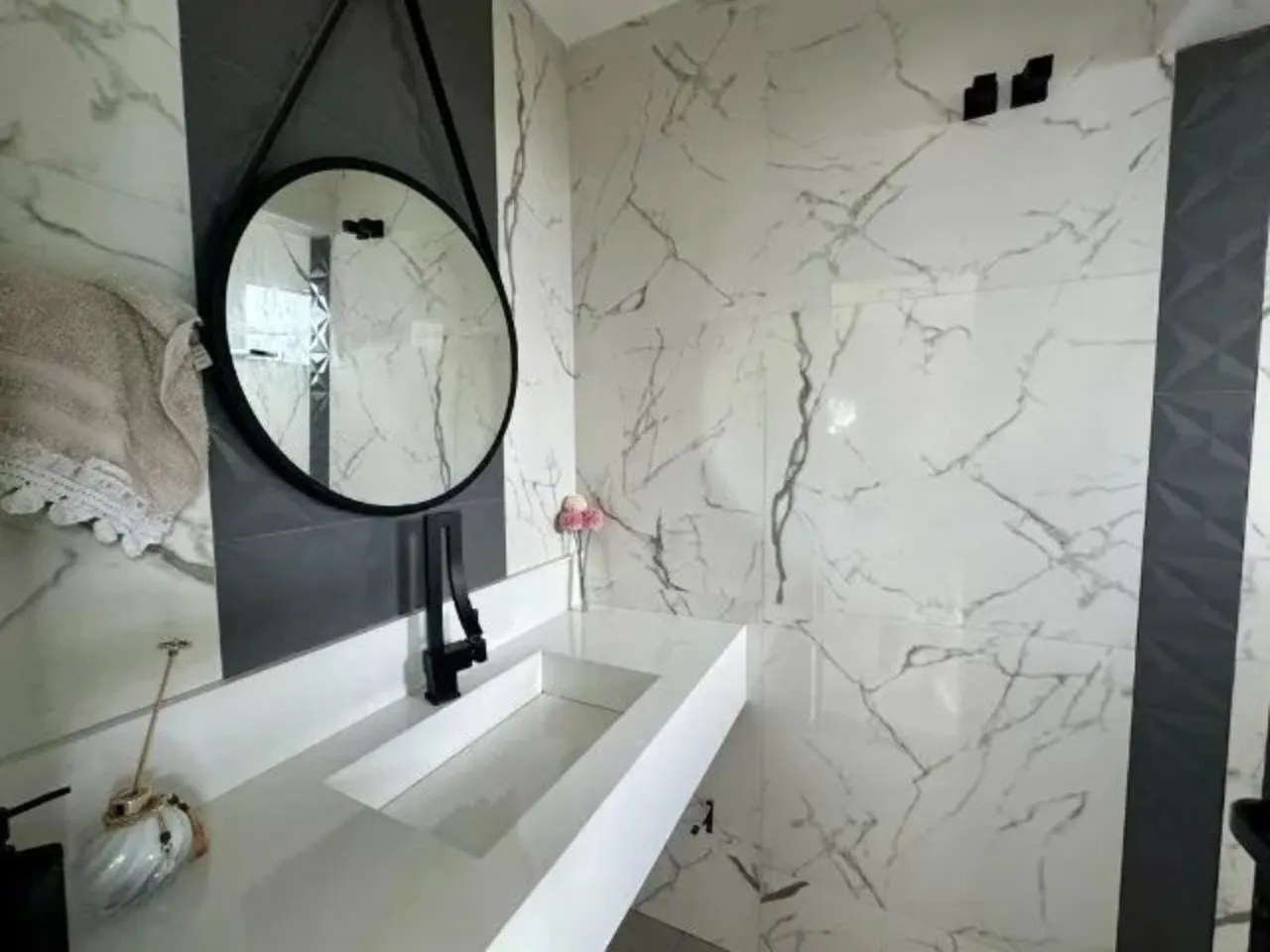 Imagem Casa em condomínio de luxo com 3 quartos e 4 vagas em Sorocaba-SP, Loteamento Dinorá Rosa. Confira!