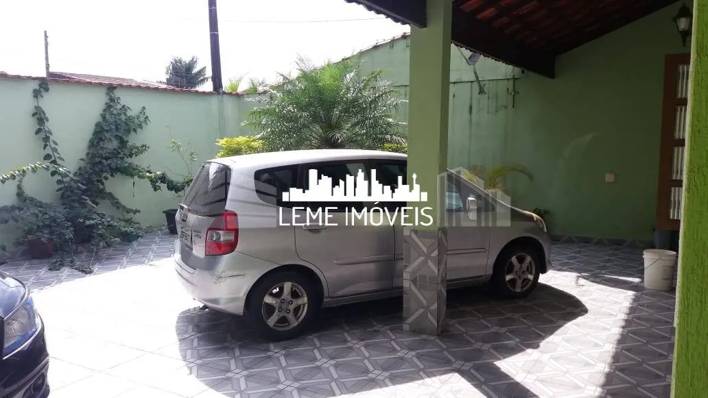 Imagem CASA TÉRREA AMPLA À VENDA NO LITORAL DE SÃO PAULO, ACEITA FGTS!!!