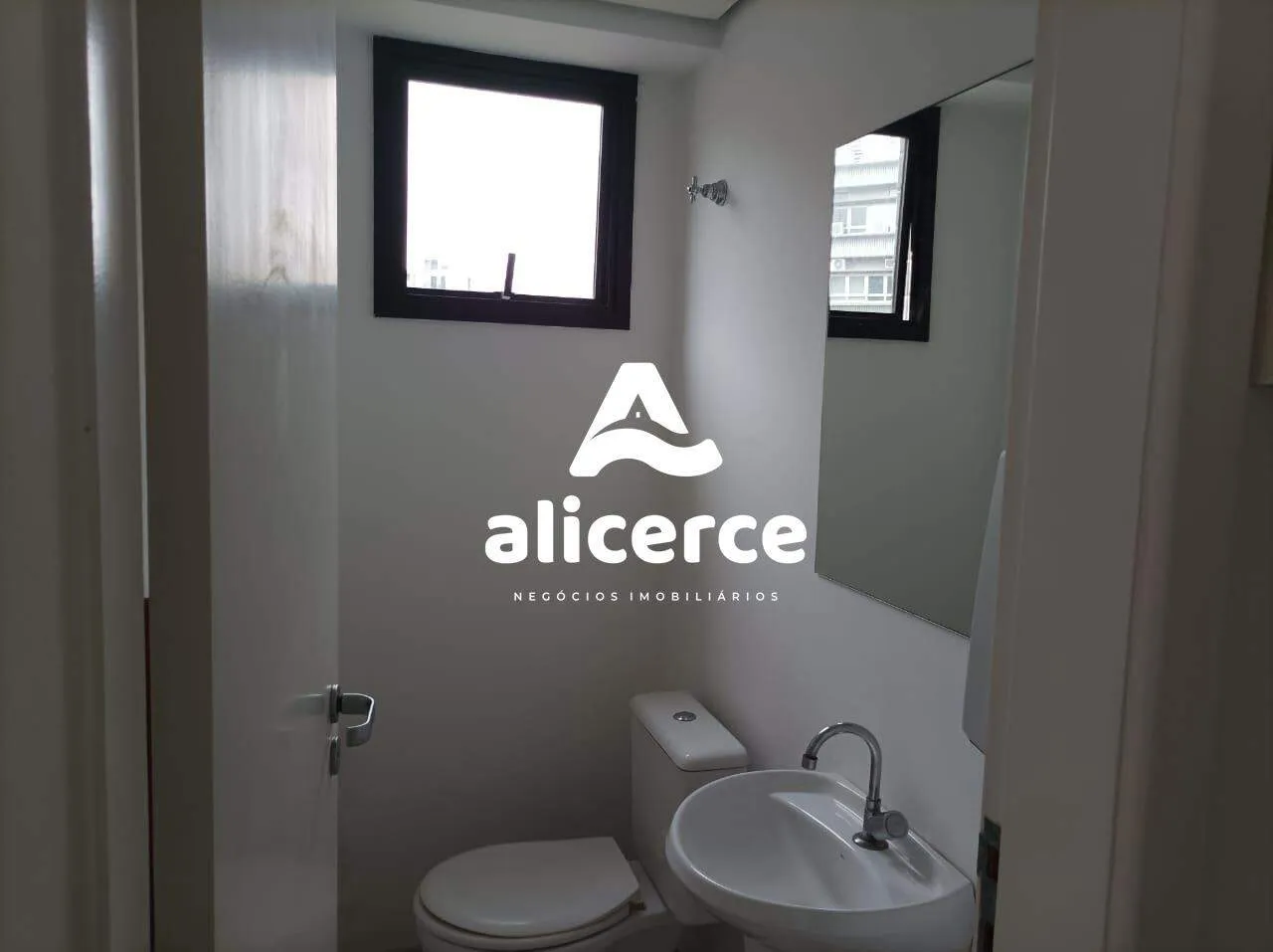 Imagem Sala à venda com , 33m² em Centro Florianópolis