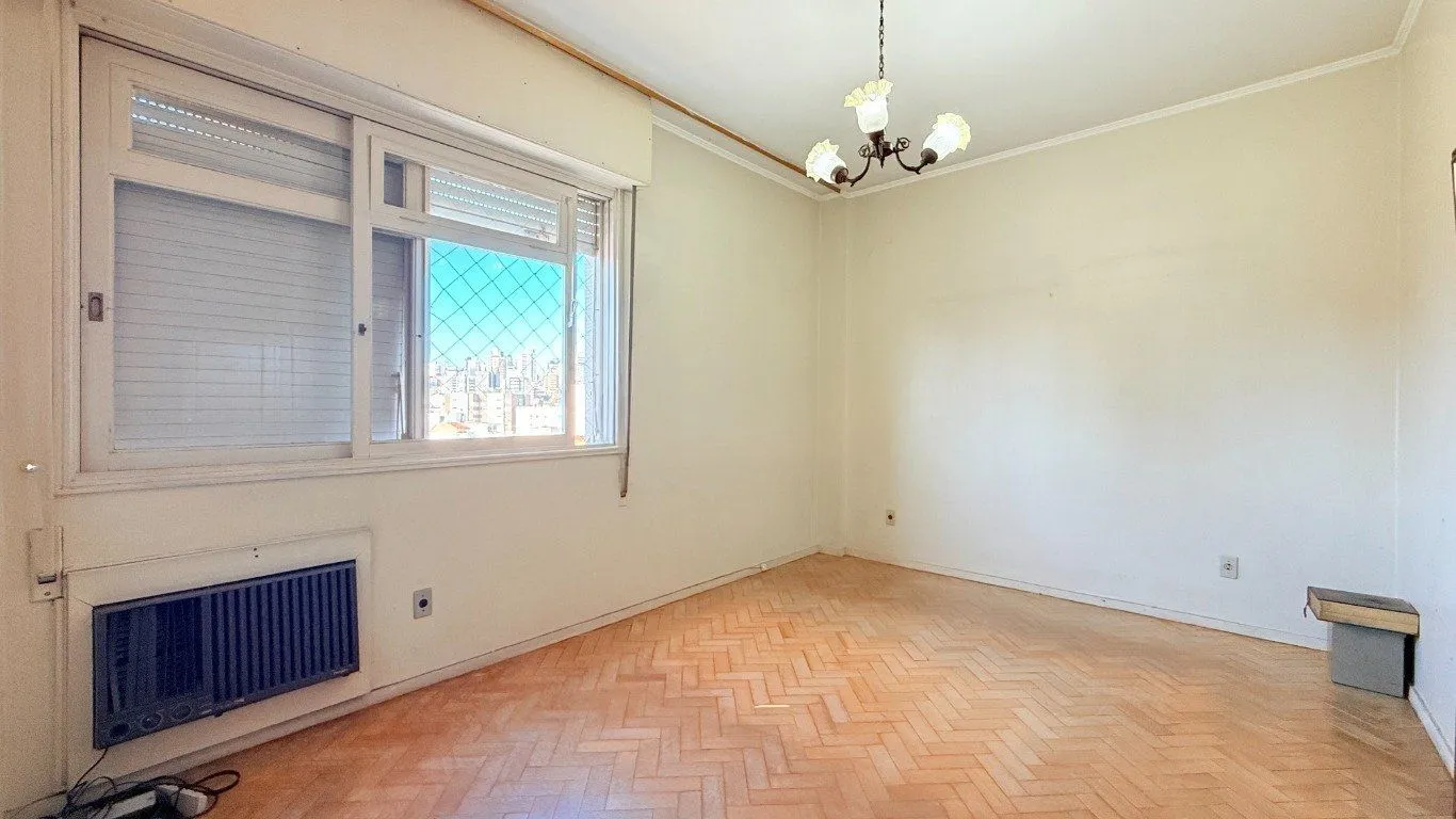 Imagem Apartamento de 3 dormitórios à venda no Bairro Petrópolis, Porto Alegre.