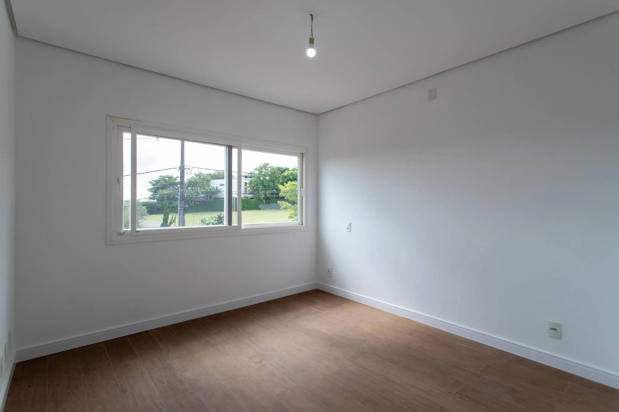 Imagem Casa em condomínio no Terra Ville .Esta casa de alto padrão, dispõe de 4 suítes