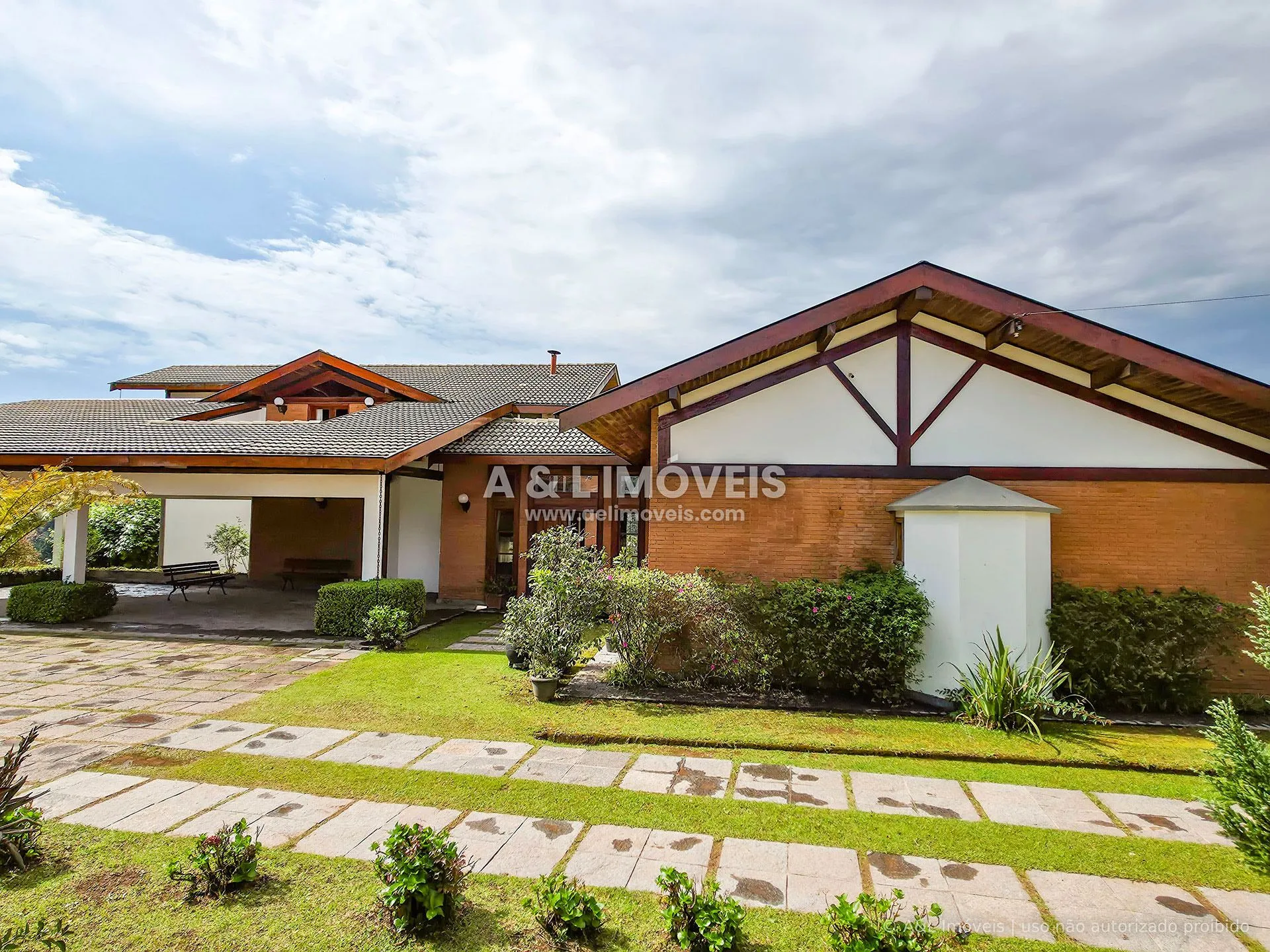 Imagem Casa à venda com 5 suítes e 694,44 m² na Vila Sylvia, Campos do Jordão