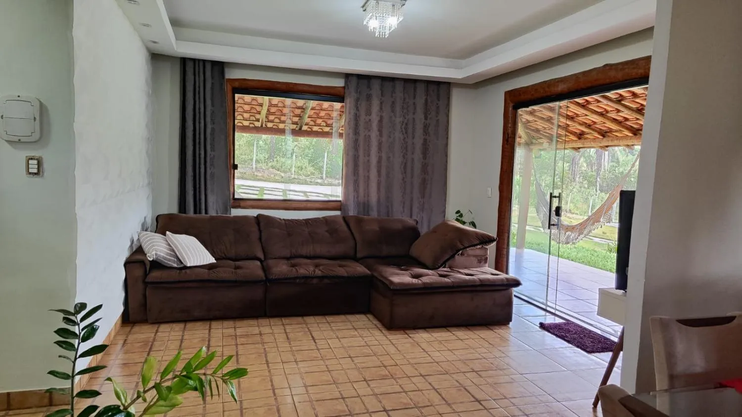 Imagem Linda chácara à venda em Contagem/MG com 2.400 m² em condomínio fechado