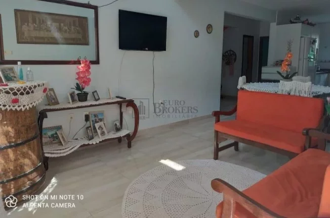 Imagem Casa com kitnet agregada em Balneário Camboriú.