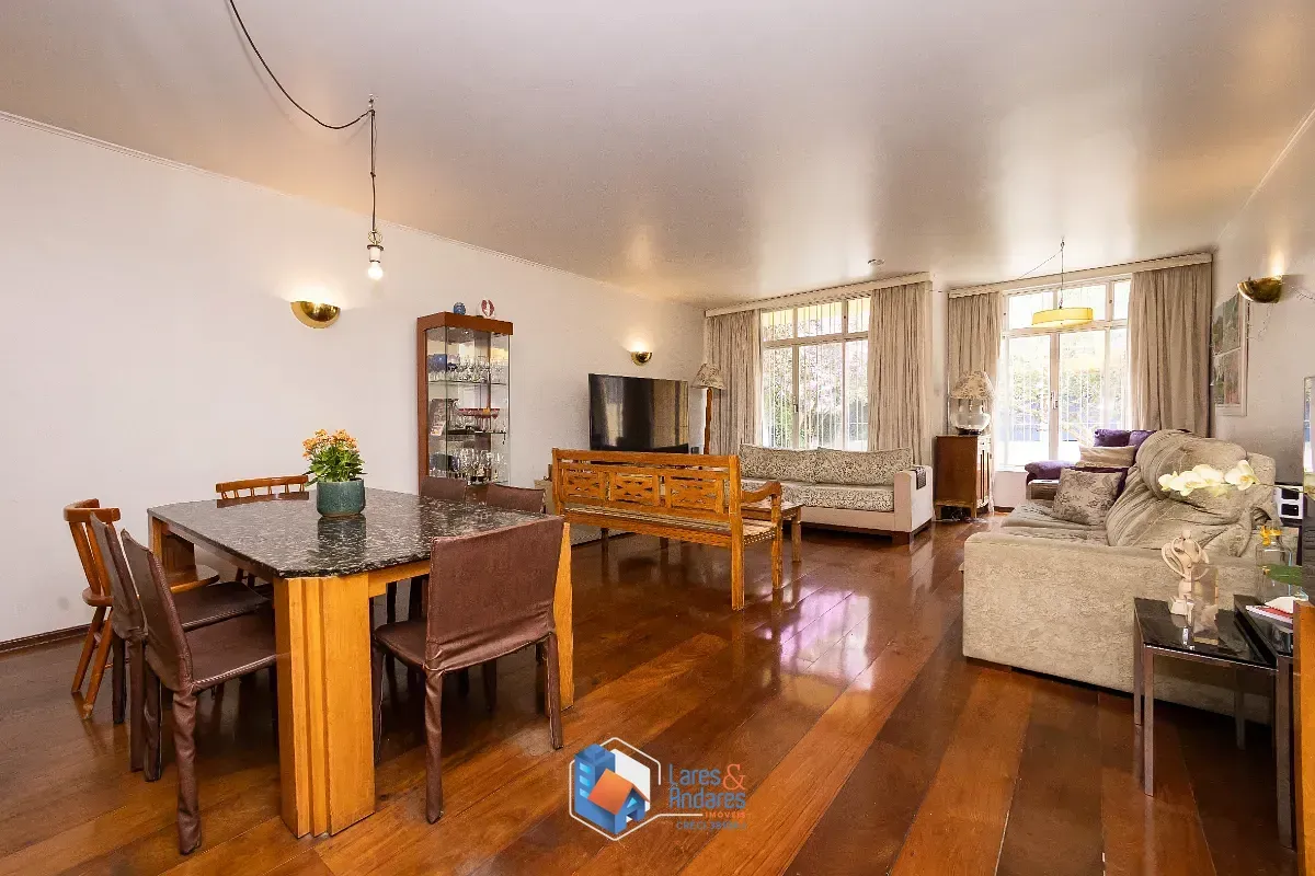 Imagem Casa para venda em Vila Madalena com 5 quartos, sendo 2 suítes, 256m²