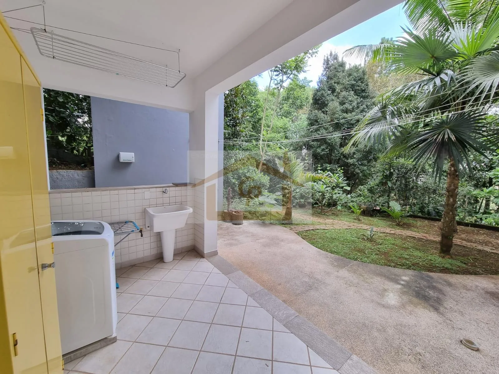 Imagem Conforto, segurança e natureza!!! Casa com 3 suítes , 4 vagas - *Granja Viana