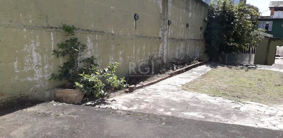 Imagem Casa para Venda - 250m², 4 dormitórios, sendo 1 suites, 3 vagas - Menino Deus