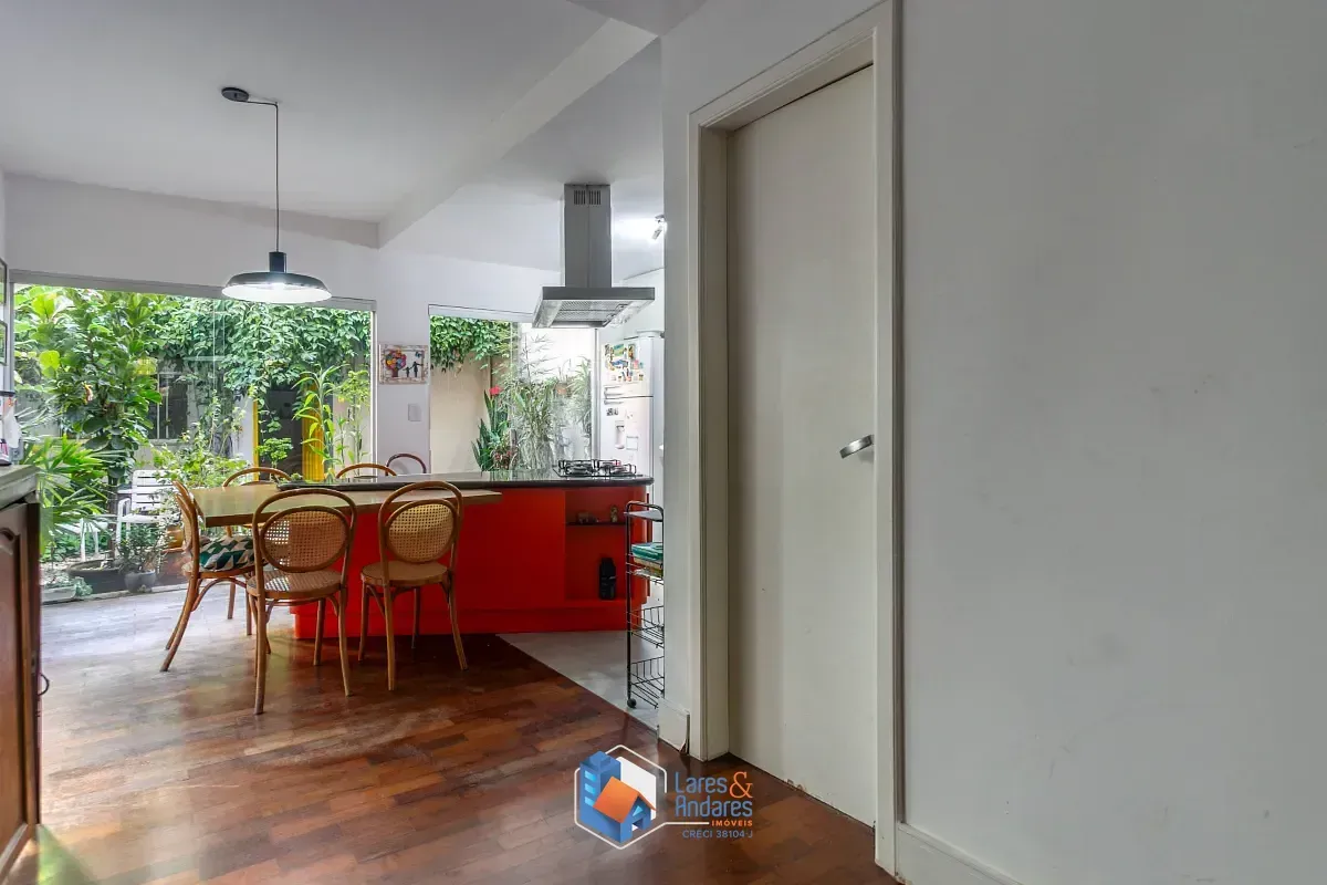 Imagem Sobrado para venda em Campo Belo com 3 quartos, sendo 1 suíte, 179m²