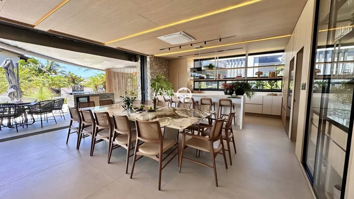 Foto do imóvel Vende-se casa prox a beira mar em Xangri-lá - 5 Quartos- Valor R$ 12.827.000,00