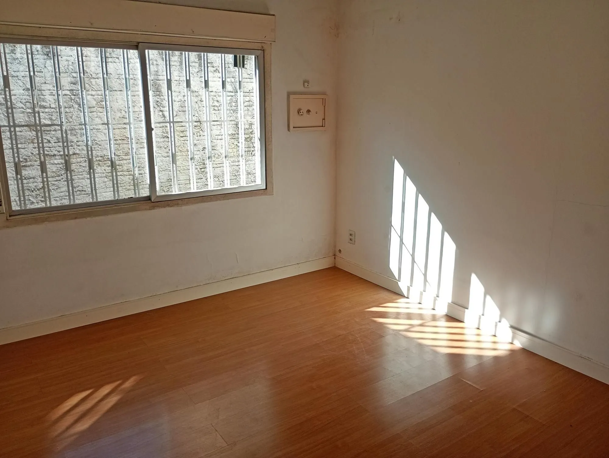 Imagem Casa com 3 suítes próxima ao Iguatemi e Parque Germânia