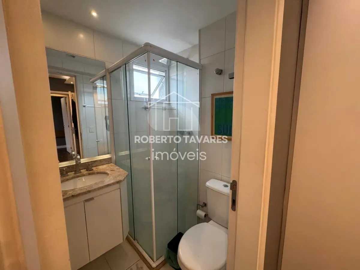 Imagem Apartamento mobiliado com 50 m², muito bem distribuídos, com 2 dormitórios, sendo 1 suíte, 1 vaga de garagem além de estar repleto de armários planejados.