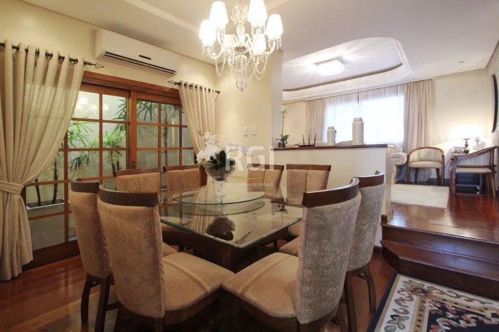 Imagem Casa para Venda - 250m², 3 dormitórios, sendo 1 suites, Teresópolis