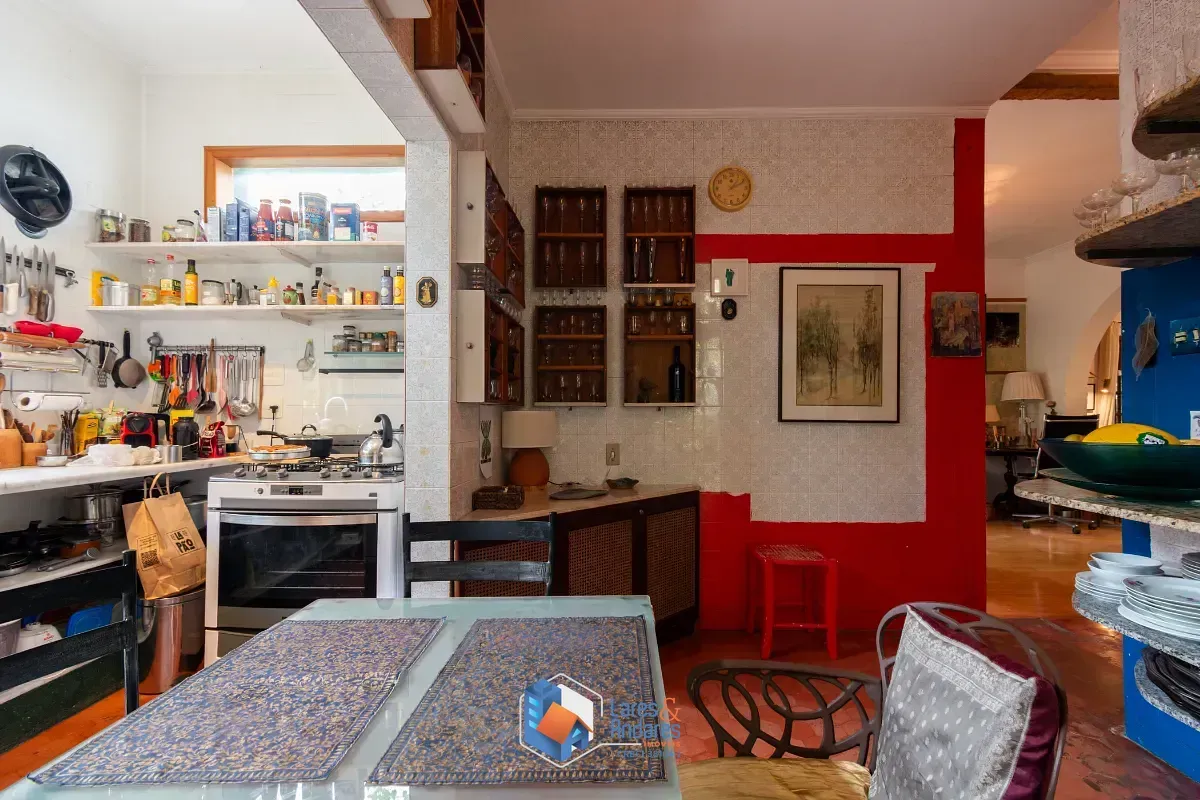 Imagem Casa para venda em Pacaembu com 5 quartos, sendo 2 suítes, 400m²