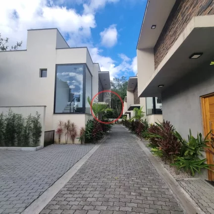Imagem CASA DE ALTO PADRAO EM CONDOMINIO, COM 3 SUITES , AREA GOURMET PRIVATIVA , 3 VAGAS, BEM PROXIMO A PRAIA